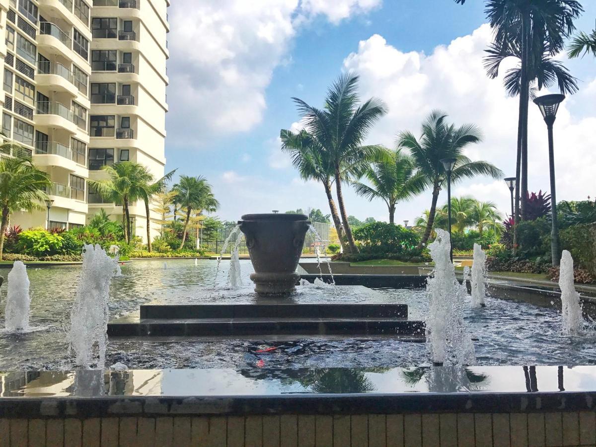 Appartamento Seafront Country Garden Danga Bay By Lions Bay Johor Bahru Esterno foto