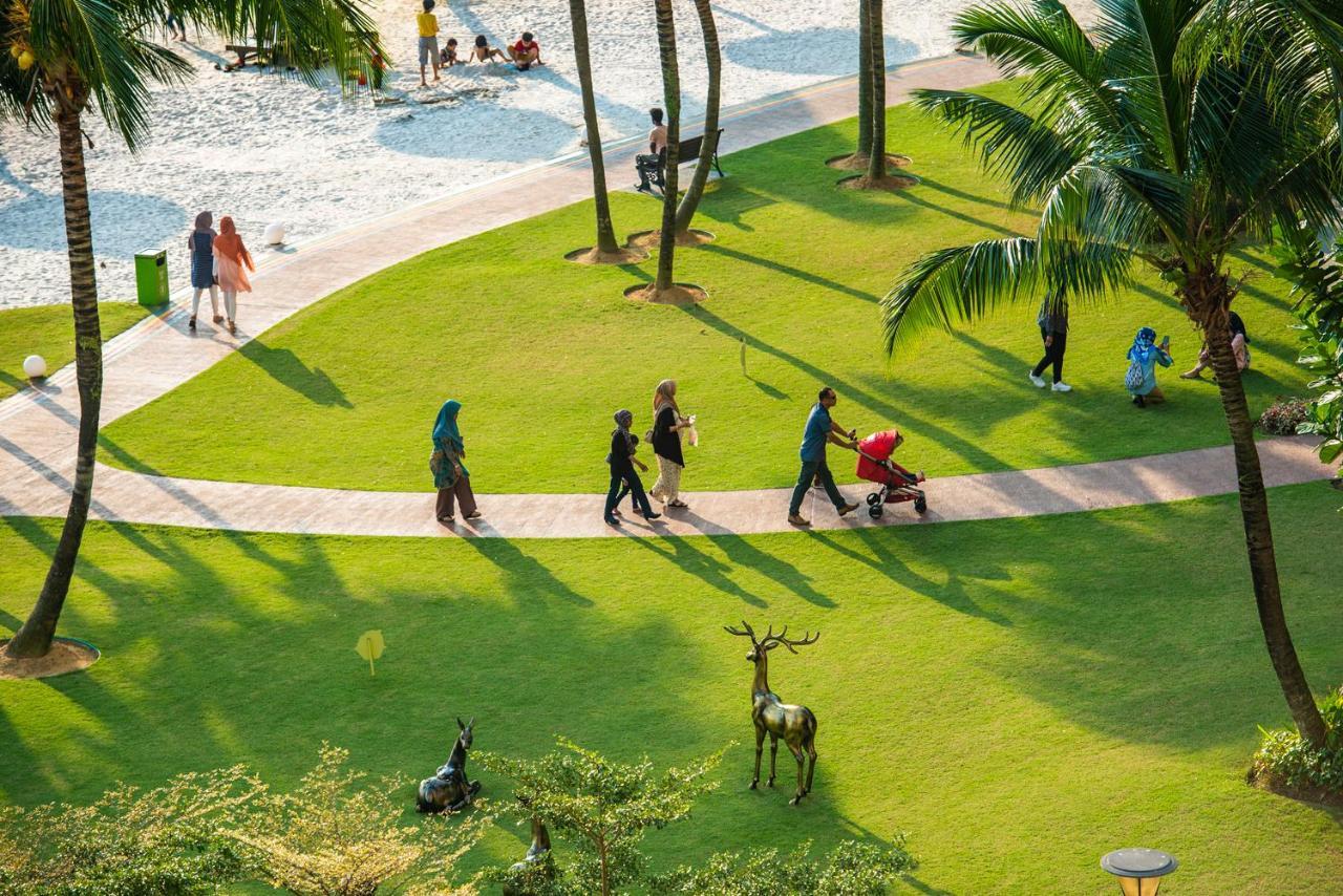 Appartamento Seafront Country Garden Danga Bay By Lions Bay Johor Bahru Esterno foto