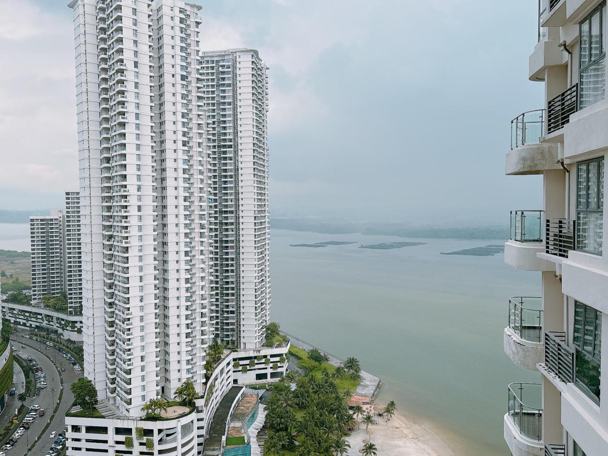 Appartamento Seafront Country Garden Danga Bay By Lions Bay Johor Bahru Camera foto