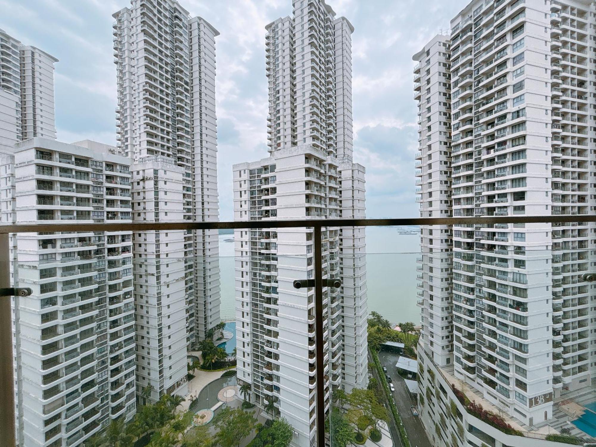 Appartamento Seafront Country Garden Danga Bay By Lions Bay Johor Bahru Camera foto